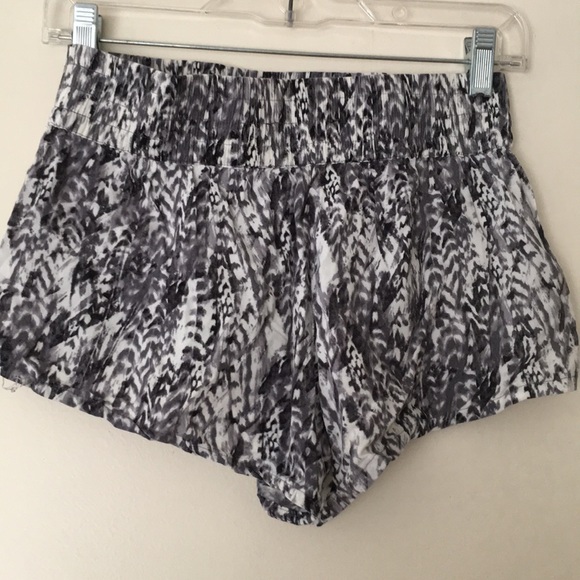 Grey & White Abstract Print Shorts - Picture 3 of 3